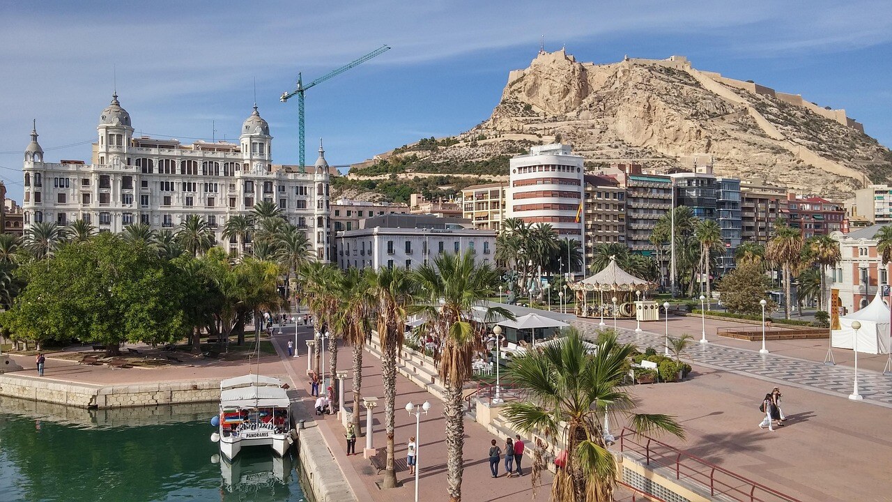 santa-barbara-castle-1001895_1280